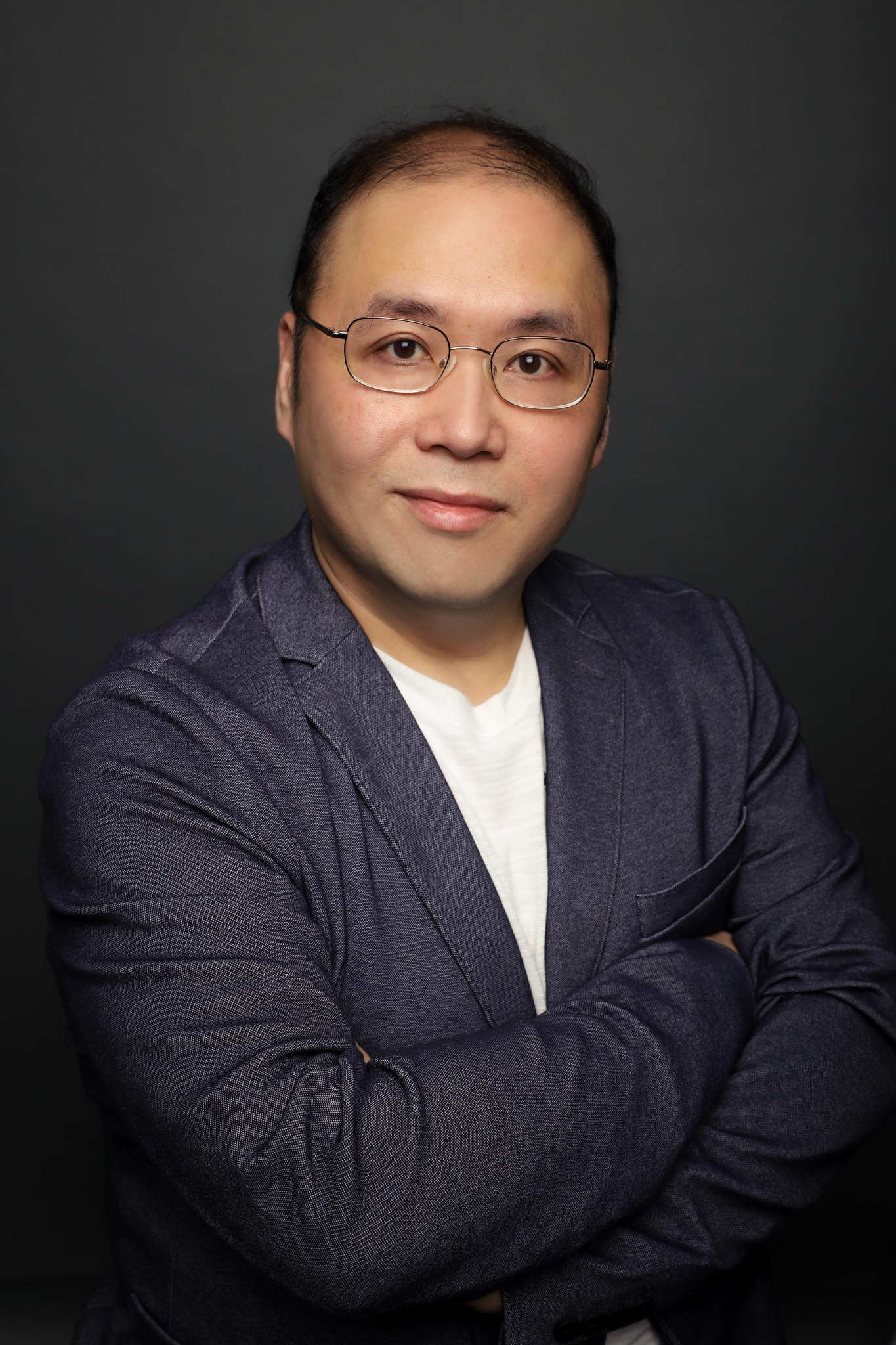 網站擁有人 Barry X 的專業近照。